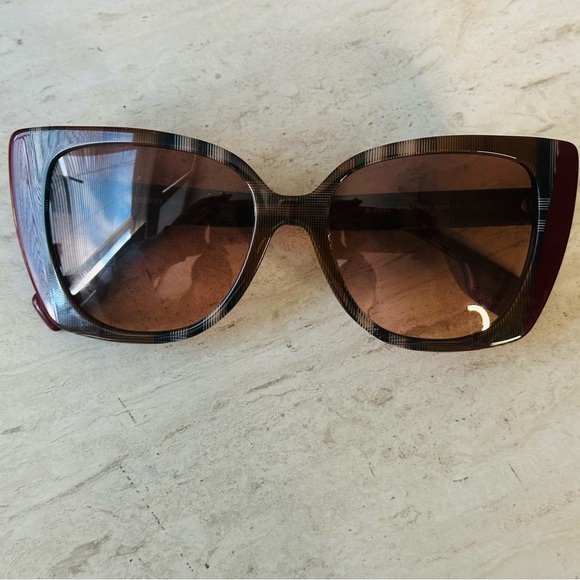 Burberry Sunglasses - Picture 4 of 7